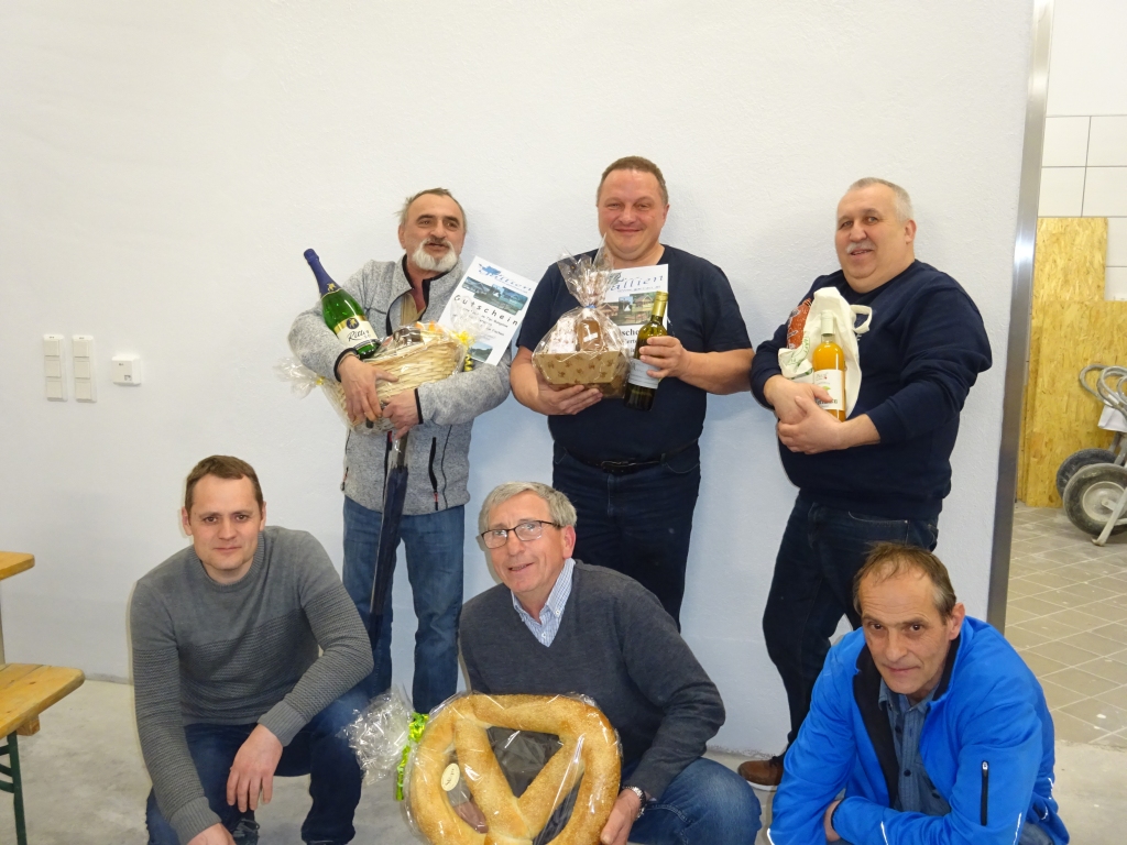 Viecherlschnapsen in Messern